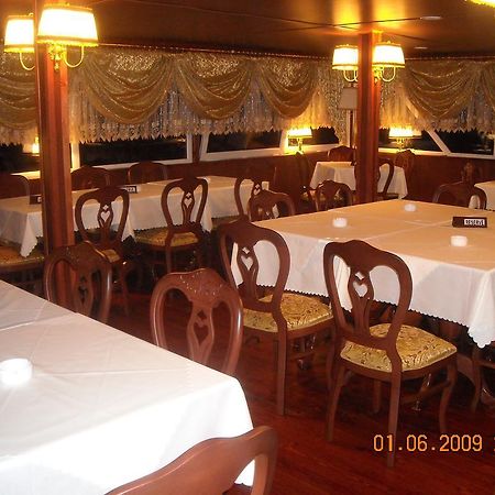 韦莱斯 威勒斯布罗德帕尼尼船屋酒店 外观 照片